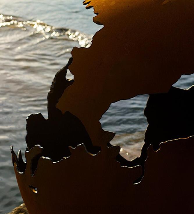 Plow & Hearth amerykańska sztuka paleniska trzecia skała w kształcie kuli ziemskiej palenisko 02XR61605 artykuły gospodarstwa domowego