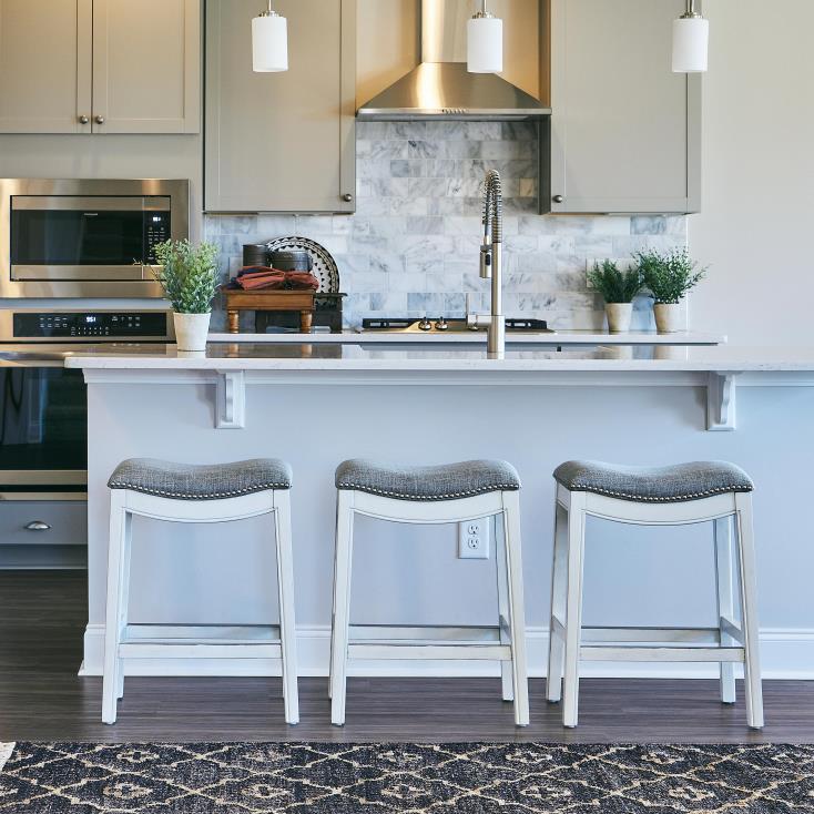 Plow & Hearth Stołek barowy Clara z siedziskiem siodłowym - biały 02XR62056 meble