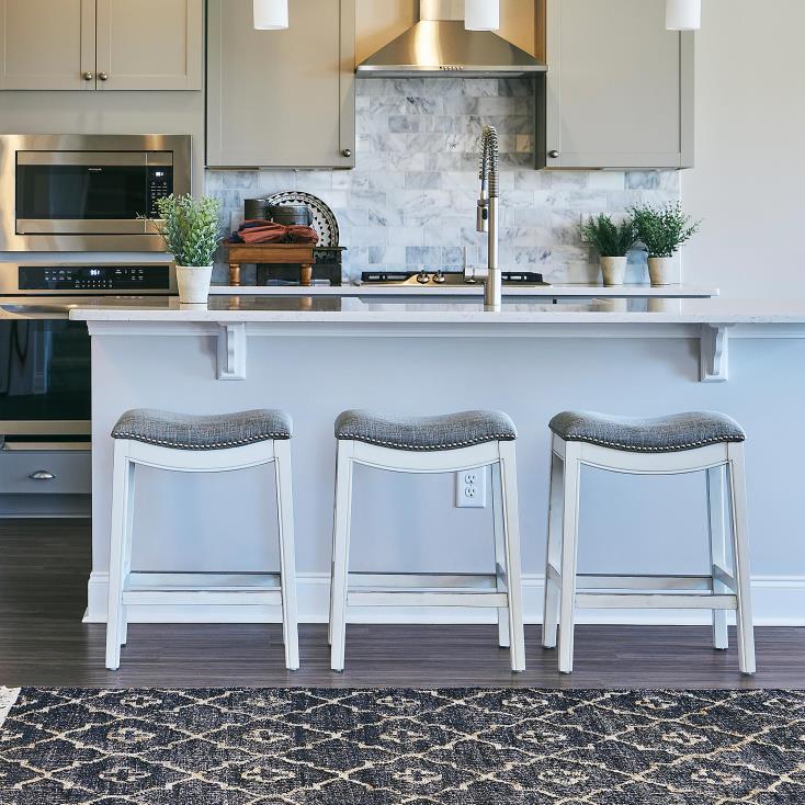 Plow & Hearth Wysoki stołek barowy Clara z siedziskiem siodłowym - biały 02XR62055 meble