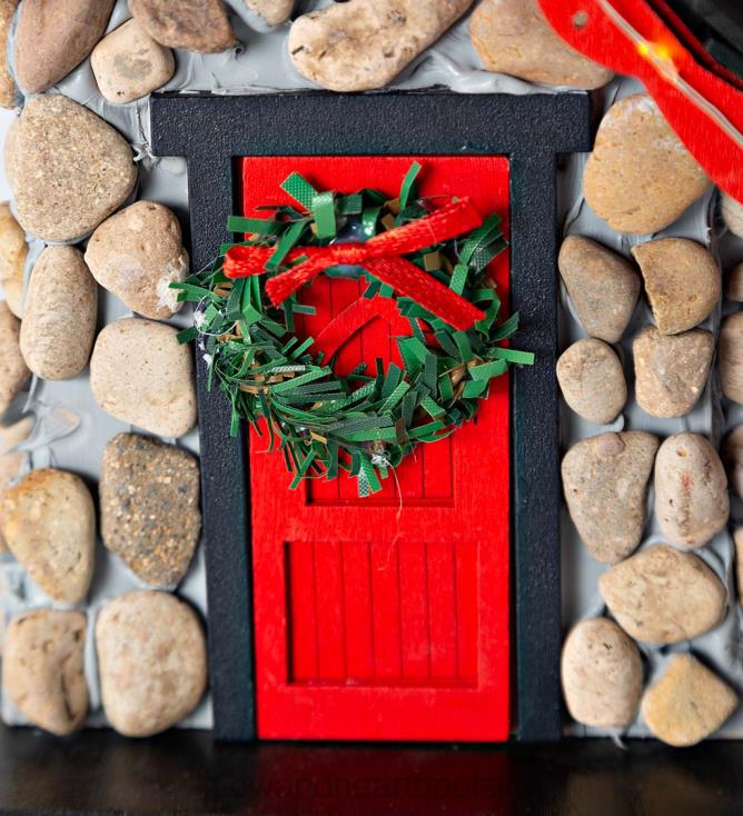 Plow & Hearth oświetlony bożonarodzeniowy domek dla ptaków 02XR63086 sezonowe i prezenty